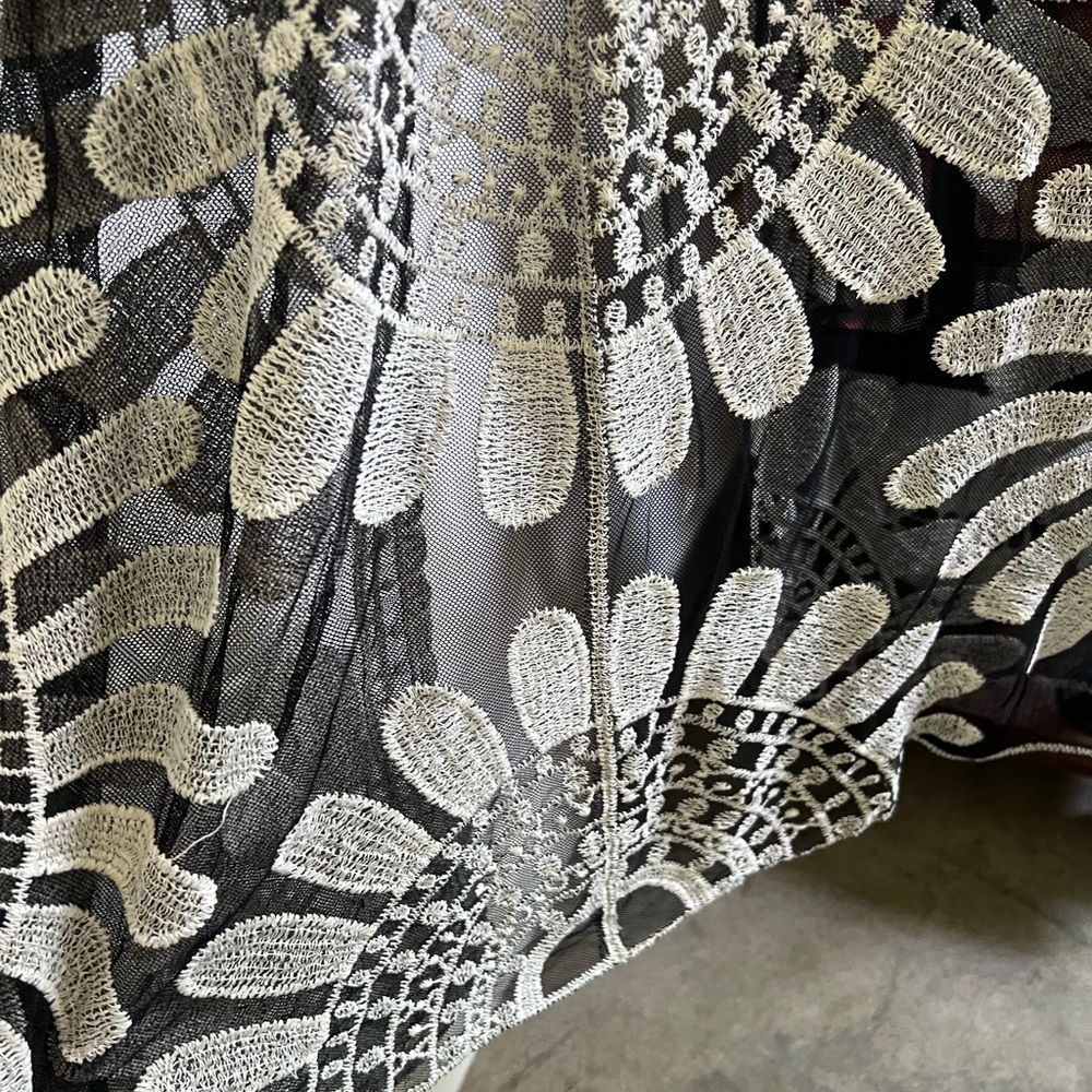 Elegant Black and White Lace Kimono/Cover Up - Picture 8 of 10